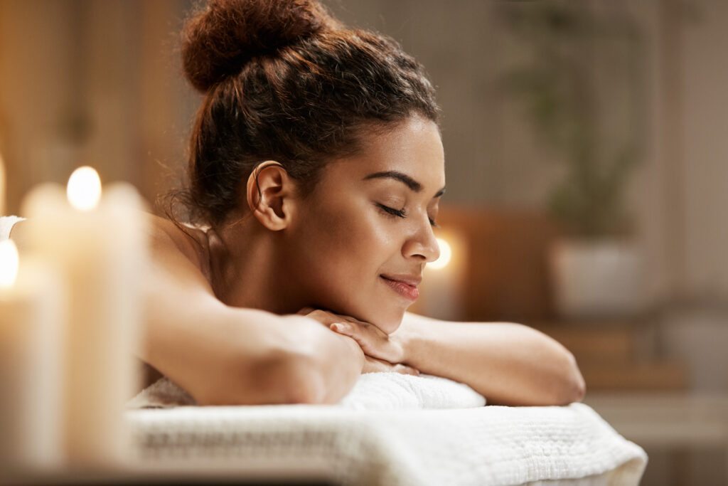 Qual a diferença entre massagem erótica, massagem sensual e massagem nuru?
