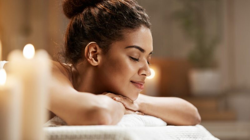 Qual a diferença entre massagem erótica, massagem sensual e massagem nuru?